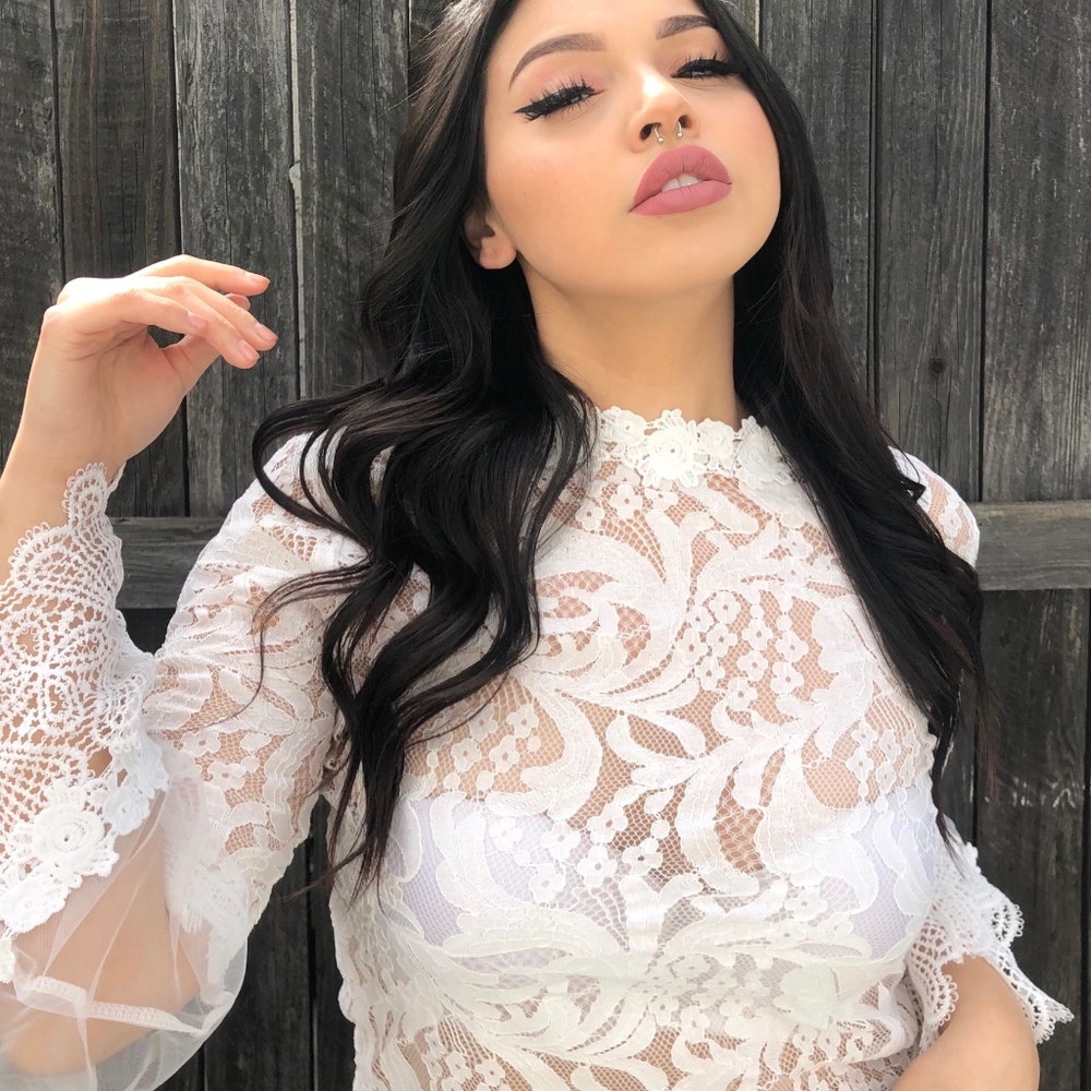 Woman vintage white lace top long sleeve